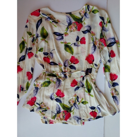 Spring Time Floral Blouse - Picture 5 of 8